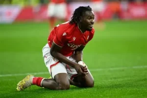 🚨 Mercato : le RC Lens veut renforcer sa défense après le départ de Malang Sarr. Les Sang et Or suivent de près Ibrahim Karamoko (23 ans), pilier du Standard de Liège 🇨🇵🇨🇮. Puissant, agressif et à l’aise balle au pied… un profil qui séduit 👀👇 #RCLens #Mercato #IbrahimKaramoko #StandardDeLiège #Ligue1 #Belgique