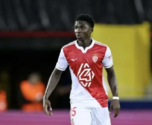 🚨 Mercato PSG : Lamine Camara ciblé ! ⚽ Milieu sénégalais de 21 ans (AS Monaco). 🔥 Régulier, discipliné, profil parfait pour Luis Enrique. 💰 Valeur estimée : 40‑50 M€, clubs anglais déjà intéressés. 👉 Paris pourrait frapper fort cet été 👇 #PSG #Camara #Mercato #Football