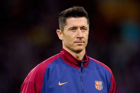 🚨 Mercato : Lewandowski vers la Turquie ? ⚽ Libre après le Barça, l’attaquant polonais est courtisé. 🔥 Fenerbahçe propose 2 ans et 10 M€/an. 💬 Muriqi et Guirassy aussi dans la short‑list. 😱 Un renfort XXL pour détrôner Galatasaray… 👉 Lewandowski, nouvelle star du Bosphore ? Clique et découvre les coulisses 👇 #Lewandowski #Fenerbahce #Barça #Mercato #Football