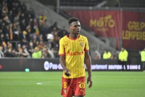⚡️ Mercato Palace : un coach français veut dérober un crack lensois… 👀 👉 Mamadou Sangaré dans le viseur de Pierre Sage. #Mercato #Football #RCLens #CrystalPalace #Sangaré