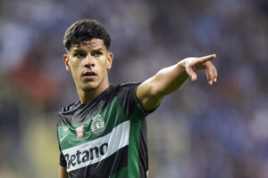 🚨 Le PSG prépare déjà son mercato estival 💥. Fidèle à sa filière portugaise (après les réussites de Vitinha et João Neves), Luis Campos cible désormais Mateus Fernandes (21 ans, West Ham). Prix annoncé : 80 M€… mais avec Jorge Mendes aux manettes, l’affaire pourrait vite s’accélérer 👀👇 #PSG #MateusFernandes #LuisCampos #Mercato #WestHam #Ligue1 #PremierLeague