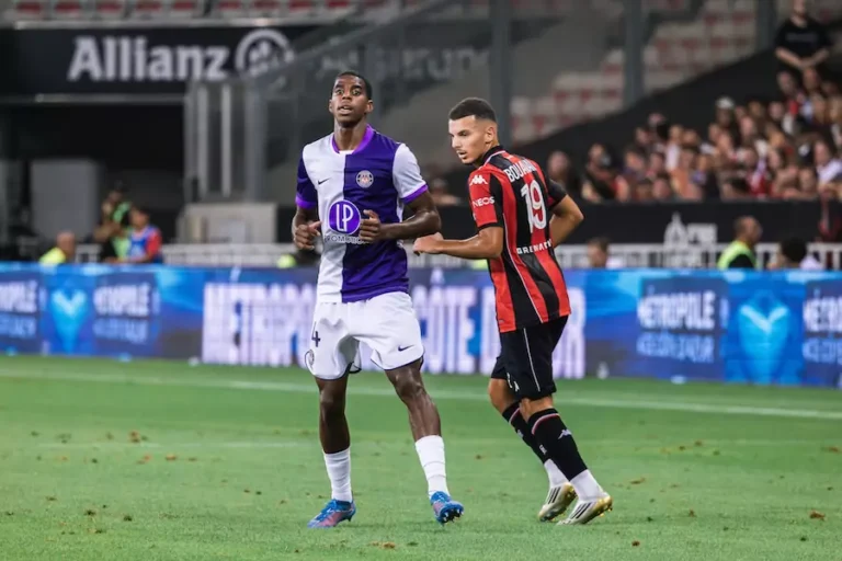 ⚡️ Mercato PSG : une pépite de Ligue 1 pourrait renforcer le couloir gauche… 👀 👉 Dayann Méthalie suivi par Paris. #Mercato #PSG #TFC #Méthalie #Football