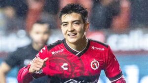🔥 Le Real Madrid sur les traces de Gilberto Mora ! À seulement 17 ans, le prodige mexicain du Club Tijuana est devenu le plus jeune joueur de l’histoire du Mexique en Coupe du monde. Déjà auteur de 53 matchs, 10 buts et 2 passes décisives, il attire les plus grands clubs européens… 👇 #RealMadrid #Mercato #GilbertoMora #Mexique #Tijuana #Football