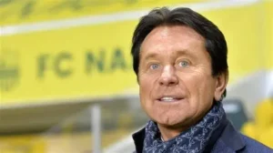 🚨 FC Nantes : l’été du grand ménage ! ⚽ Relégué en Ligue 2, le club prépare un vaste remaniement. 🔥 Douze départs annoncés, plusieurs retours de prêt à gérer. 😱 Waldemar Kita sous pression, entraîneur toujours absent. 👉 Les Canaris entrent dans une zone de turbulences… Clique et découvre les coulisses 👇 #FCNantes #Mercato #Ligue2 #Football #Kita