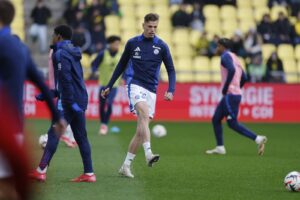 🚨 Mercato : Sacha Lung choisit l’OM ! ⚽ 18 ans, défenseur central, libre le 30 juin. 🔥 Refuse Strasbourg, convoité en Italie et Allemagne. 💬 Discussions très avancées avec Marseille. 👉 La pépite française veut signer à l’OM… Clique et découvre les coulisses 👇 #OM #SachaLung #Mercato #Strasbourg #Football