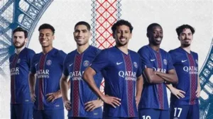 🚨 PSG : effectif record ! 💰 Valorisation : 1,37 milliard d’euros. 🔥 Devant le Real (1,34) et City (1,31). ⚽ Vitinha, Kvaratskhelia, Neves à 140 M€. 😱 Doué à 120 M€, Mendes/Pacho/Zaïre‑Emery à 80 M€. 👉 Paris, l’effectif le plus cher du monde… Clique et découvre les détails 👇 #PSG #Transfermarkt #ChampionsLeague #Football #Mercato