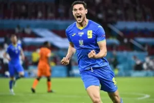 🚨 OL : Yaremchuk ne reviendra pas ! ⚽ 6 mois convaincants, 4 buts, profil pivot apprécié. 💰 Olympiakos exigeait 5 M€, Lyon refuse de s’aligner. 🔥 L’OL cherche déjà deux nouveaux attaquants. 💬 La piste Kader Meïté évoquée… 👉 Lyon tourne la page Yaremchuk. Clique et découvre les coulisses 👇 #OL #Yaremchuk #Olympiakos #Mercato #Football