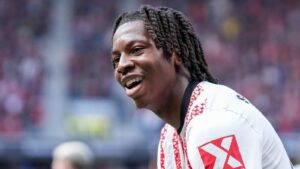 🚨 Mercato PSG : Manzambi toujours suivi ! 🇨🇭 Milieu suisse de 20 ans (Fribourg). ⚽ Révélation de Bundesliga, 3 buts en 11 sélections. 💰 Valorisé à 40 M€, prix estimé entre 30 et 60 M€. 🇫🇷 Luis Enrique séduit par son profil. 🔥 Concurrence : Napoli et Leverkusen. #PSG #Manzambi #Mercato #Football
