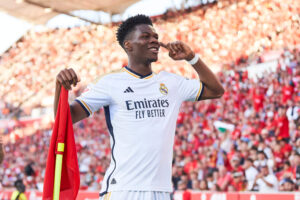 🚨 Real Madrid : Tchouaméni intouchable ! ⚽ 48 matchs, près de 4000 minutes cette saison. 🔥 Utilisé même en défense centrale. 💰 MU intéressé, mais il faudrait plus de 120 M€. 😱 Le Real refuse d’ouvrir la porte. 👉 Tchouaméni reste un pilier madrilène 👇 #RealMadrid #Tchouameni #ManchesterUnited #Mercato #Football