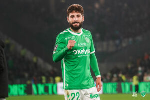 🚨 Mercato : Davitashvili vers Rennes ? ⚽ 14 buts, 5 passes décisives avec l’ASSE. 🔥 Meilleur joueur de Ligue 2. 💰 Valeur estimée : 12 M€, transfert possible à 15‑20 M€. 😱 Rennes veut muscler son attaque, Saint‑Étienne obligé de vendre. 👉 Le feu follet géorgien prêt pour l’élite… Clique et découvre les coulisses 👇 #StadeRennais #ASSE #Davitashvili #Mercato #Football