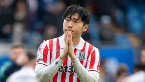 🚨 Mercato OL : Jun‑ho Bae arrive ! 👉 Accord trouvé avec le joueur, discussions positives avec Stoke City. ⚽ Polyvalent et créatif, il pourrait dynamiser l’entrejeu lyonnais 👀 Lien complet en commentaire 👇 #Mercato #OL #JunHoBae #Football
