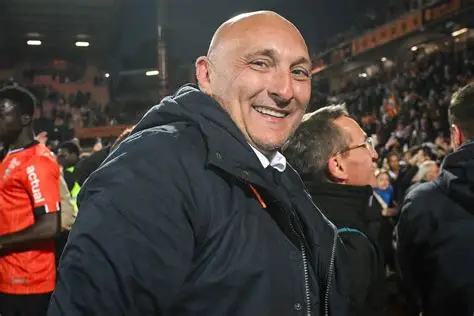 ⚡ Un été agité à Nice… 🦅 Quatre attaquants sur le départ. 🧤 Benitez prêt à revenir. #OGCNice #Mercato #Football