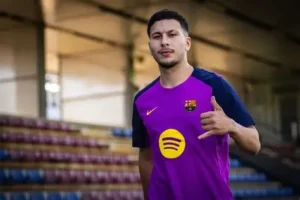 ⚡ Un joyau catalan attire les convoitises… 🌍 Dix clubs, une décision imminente. 👀 Prêt ou transfert, l’avenir s’écrit… #Bardghji #FCBarcelone #Mercato #Football