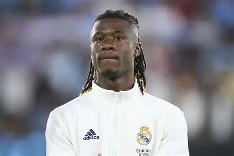 ⚡ Un milieu convoité… mais fidèle. 🔴 United tente, Camavinga résiste. ⚪ Mourinho aura le dernier mot. #Camavinga #RealMadrid #ManUnited #Mercato #Football