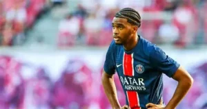 ⚡ Un crack sénégalais courtisé… 🟡⚫ Dortmund veut Mbaye. 🔴🔵 Paris garde la main. #Mbaye #PSG #Dortmund #Mercato #Football