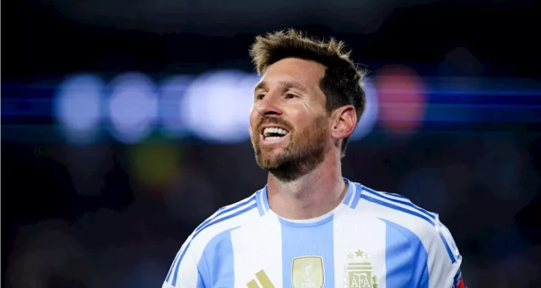 ⚡ Messi aurait pu jouer pour l’Espagne… 🇪🇸 Piqué et Fabregas ont tenté de le convaincre. ❌ Mais la Pulga n’a jamais voulu. #Messi #Roja #Barça #Football #Mercato