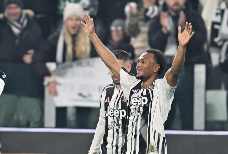 🚨 Loïs Openda agite le mercato ! ⚽ L’attaquant belge de la Juventus préfère l’OL. 💰 Mais les exigences salariales bloquent le dossier… 👀 Rennes et Lens restent en embuscade. #Mercato #Openda #OL #Juventus #SRFC #RCLens