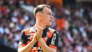 ⚡ Pagis change de cap… 🔵⚪ Direction Paris FC. 💰 15 M€ pour un buteur en pleine ascension. #Pagis #ParisFC #Mercato #Football