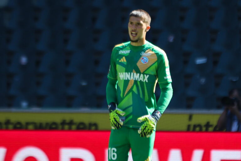 Mercato RC Lens : un gardien français pourrait bientôt séduire la Premier League… 👀 👉 Aston Villa suit Robin Risser. #Mercato #RCLens #Risser #AstonVilla #Football