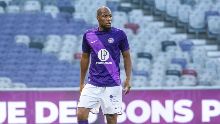 ⚡️ Mercato Toulouse : un champion du monde quitte le club… 👀 👉 Djibril Sidibé libre de tout contrat. #Mercato #TFC #Sidibé #Football
