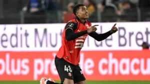⚡ Un jeune défenseur marocain attire Fulham… 💰 Rennes pourrait encaisser un gros chèque. 👀 Aït Boudlal, dossier chaud du mercato. #Rennes #Fulham #Mercato #Football
