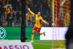 ⚡ Lens cartonne Auxerre (5‑2) ! 👀 Tension sur le penalty entre Thauvin et Édouard. 🏆 Le capitaine assume et marque. #RCLens #Thauvin #Édouard #Ligue1 #Football