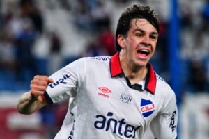 🚨 L’OL vise un jeune buteur ! 🇺🇾 Gonzalo Petit (19 ans) suivi de près. 📌 Prêt avec option d’achat envisagé. #OL #Petit #Mercato #Football