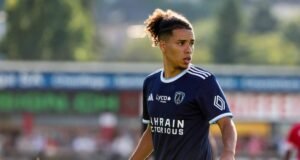 ⚡ Olympiakos vise Kebbal ! 🇩🇿 28 ans, 4 sélections, valeur 15 M€. 🔴 Paris FC ferme la porte au départ. #Mercato #ParisFC #Kebbal #Olympiakos
