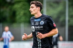 ⚡ Lorient vise un défenseur en Scandinavie ! 👀 Maxime Soulas ciblé au Danemark. 🏆 Objectif : renforcer la défense centrale. #Mercato #Lorient #Soulas #Football
