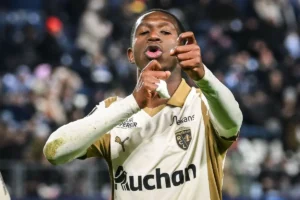🚨 Rayan Fofana au HAC ! ⚽ Prêt d’une saison sans option d’achat. 📌 20 ans, 5 buts en Ligue 1 l’an passé. #Fofana #HAC #RCLens #Mercato #Football