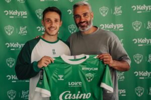 ⚡ Un milieu slovène débarque chez les Verts… 👀 Cathro dispose d’une nouvelle option. ⏳ Convocation possible dès vendredi. #ASSE #Svetlin #Mercato #Football