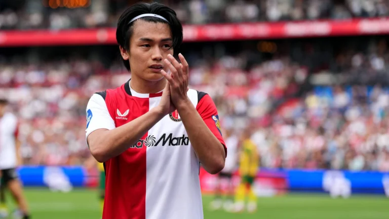 🚨 LOSC vise Ayase Ueda ! 🇯🇵 Accord contractuel trouvé avec l’attaquant. ⚽ 3 buts en 4 matchs avec Feyenoord. #LOSC #Ueda #Mercato #Football