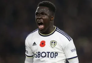 🚨 Gnonto vers la Fiorentina ! 🇮🇹 Prêt avec option d’achat acté. 📌 Leeds négocie Mudryk en renfort. #Gnonto #Fiorentina #Leeds #Mercato #Football