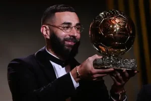 🚨 Benzema vers la retraite ? ⚽ Résiliation actée avec Al‑Hilal. 🇸🇦 Al‑Nassr rêve de l’associer à Ronaldo. ❓ Flou total sur son avenir. #Benzema #AlHilal #AlNassr #Mercato #Football