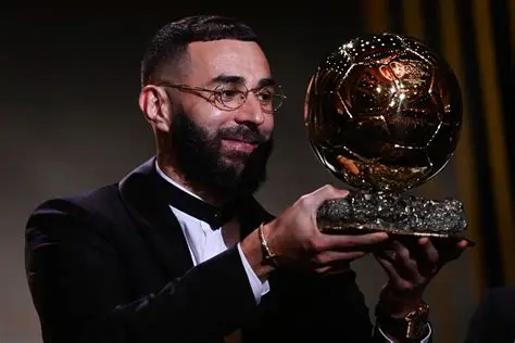 🚨 Benzema vers la retraite ? ⚽ Résiliation actée avec Al‑Hilal. 🇸🇦 Al‑Nassr rêve de l’associer à Ronaldo. ❓ Flou total sur son avenir. #Benzema #AlHilal #AlNassr #Mercato #Football
