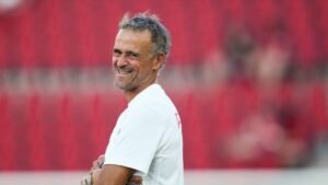 ⚡ Un coach espagnol lié au PSG… 🤝 Une rencontre a tout changé. ⏳ Une histoire qui s’annonce durable. #PSG #LuisEnrique #Football #Ligue1