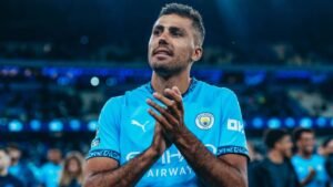 ⚡ Un milieu espagnol vise Barcelone… 💰 City réclame plus, le Barça résiste. ⏳ Rodri attend le dénouement. #Rodri #Barça #ManchesterCity #Mercato