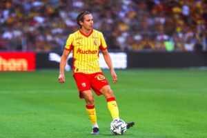 ⚡ Lens verrouille Thauvin ! 🚨 Courtisé mais pas à vendre. 🔴 Contrat jusqu’en 2028 confirmé. #RCLens #Thauvin #Mercato #Football