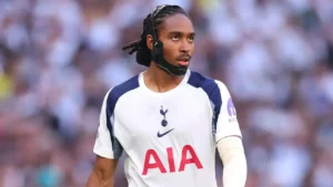 ⚡ Un latéral anglais très demandé… 👀 Chelsea, Real et Milan à l’affût. ⏳ Spence, avenir incertain chez les Spurs. #Chelsea #Spence #Mercato #Football