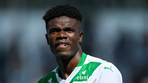 🚨 Bibout anime la fin du mercato ! 🇨🇲 Duel ASSE – Rennes pour le buteur de Genk. ⚽ 2 buts en 4 matchs cette saison. #Mercato #ASSE #Rennes #Bibout #Football