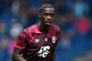 🚨 Tuanzebe signe à l’AJA ! 🇨🇩 Défenseur congolais, 28 ans, libre après Burnley. 📌 Contrat d’un an pour renforcer la défense. #Mercato #AJA #Tuanzebe #Football