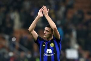 🚨 Pavard flop à l’OM, star à l’Inter ! 🇫🇷 Défenseur français retrouvé en Serie A. 👏 La presse italienne salue ses performances. #OM #Pavard #InterMilan #Mercato #Football