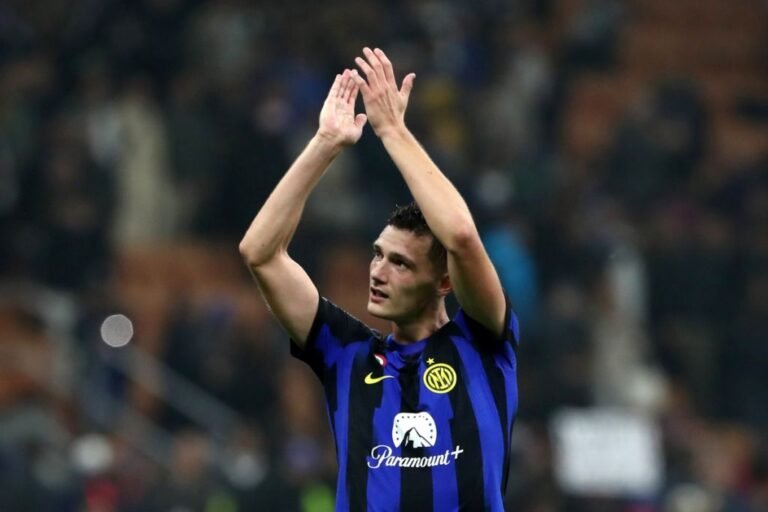 🚨 Pavard flop à l’OM, star à l’Inter ! 🇫🇷 Défenseur français retrouvé en Serie A. 👏 La presse italienne salue ses performances. #OM #Pavard #InterMilan #Mercato #Football