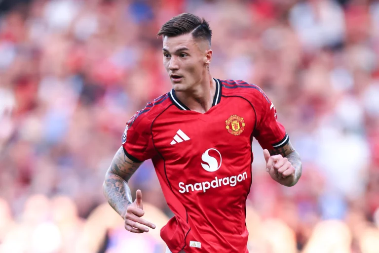 Le Barça vise Šeško ! ⚽ Attaquant slovène de Man United. 📌 Peu utilisé, départ possible cet hiver. #Barça #Sesko #Mercato #ManchesterUnited #Football