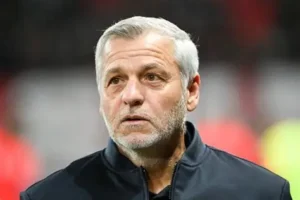 ⚡ OM en crise totale ! 📉 17e place, 5 défaites de suite. 💰 Genesio reste… faute de moyens. #OM #Genesio #Ligue1 #Football