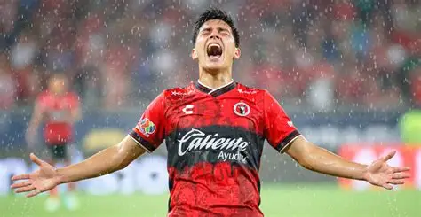 ⚔️ Barça vs Real : duel pour Mora ! 🇲🇽 À 17 ans, il devient le plus jeune buteur du Mexique. 📈 Contrat jusqu’en 2029 avec Tijuana. #Barça #RealMadrid #GilbertoMora #Mexique #Football