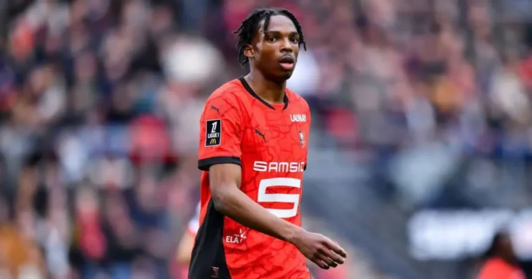 🚨 Jacquet choque l’Angleterre ! ⚽ 21 ans, déjà monstrueux à Liverpool. 🇫🇷 Prochaine étape : l’équipe de France. #Jacquet #Liverpool #PremierLeague #Football