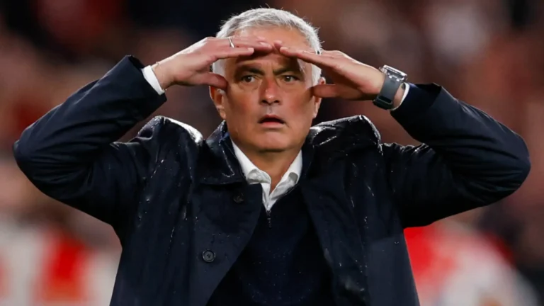 ⚡ Mourinho au Real, show garanti ! 💬 “J’en ai marre de vous” en conf’ 🏆 5 victoires en 6 matchs déjà. #RealMadrid #Mourinho #Mbappé #Vinicius #Liga