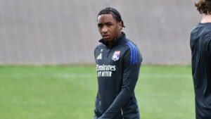 🚨 Fofana vendu pour 35 M€ ! 😡 Les fans lyonnais dénoncent un prix trop bas. ⚽ 19 buts en Ligue 1, mais départ bradé… #OL #Fofana #Mercato #Football #Ligue1
