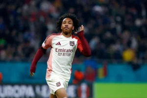 🚨 Fofana : duel anglais ! 🇧🇪 Sunderland vs Palace pour l’ailier de l’OL. ✈️ Deux jets privés à Lyon… #Mercato #Fofana #OL #Sunderland #CrystalPalace #Football